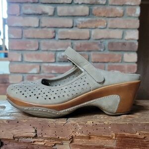 RIALTO TAUPE Mary Jane Shoes
